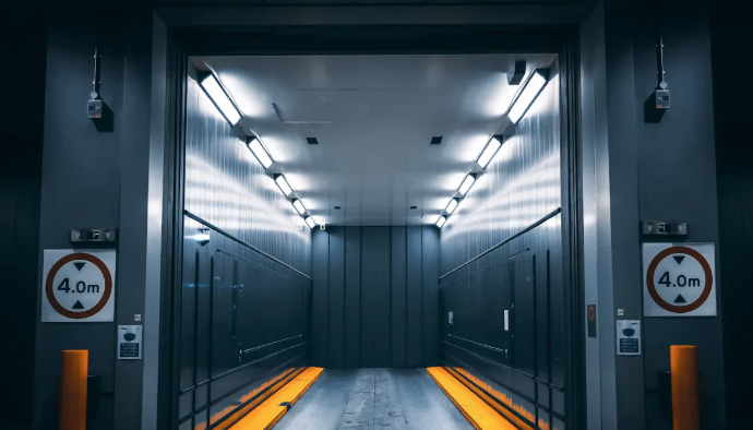 أبعاد مصعد الشحن القياسية