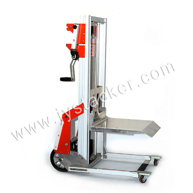 أنواع مختلفة من مصاعد المواد لعمليات المستودعات